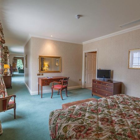 Luton Hoo Hotel, Golf And Spa Ngoại thất bức ảnh A bedroom at the hotel