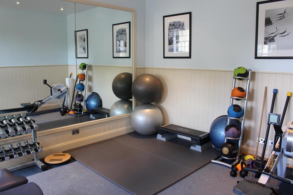 Luton Hoo Hotel, Golf And Spa Ngoại thất bức ảnh A home gym