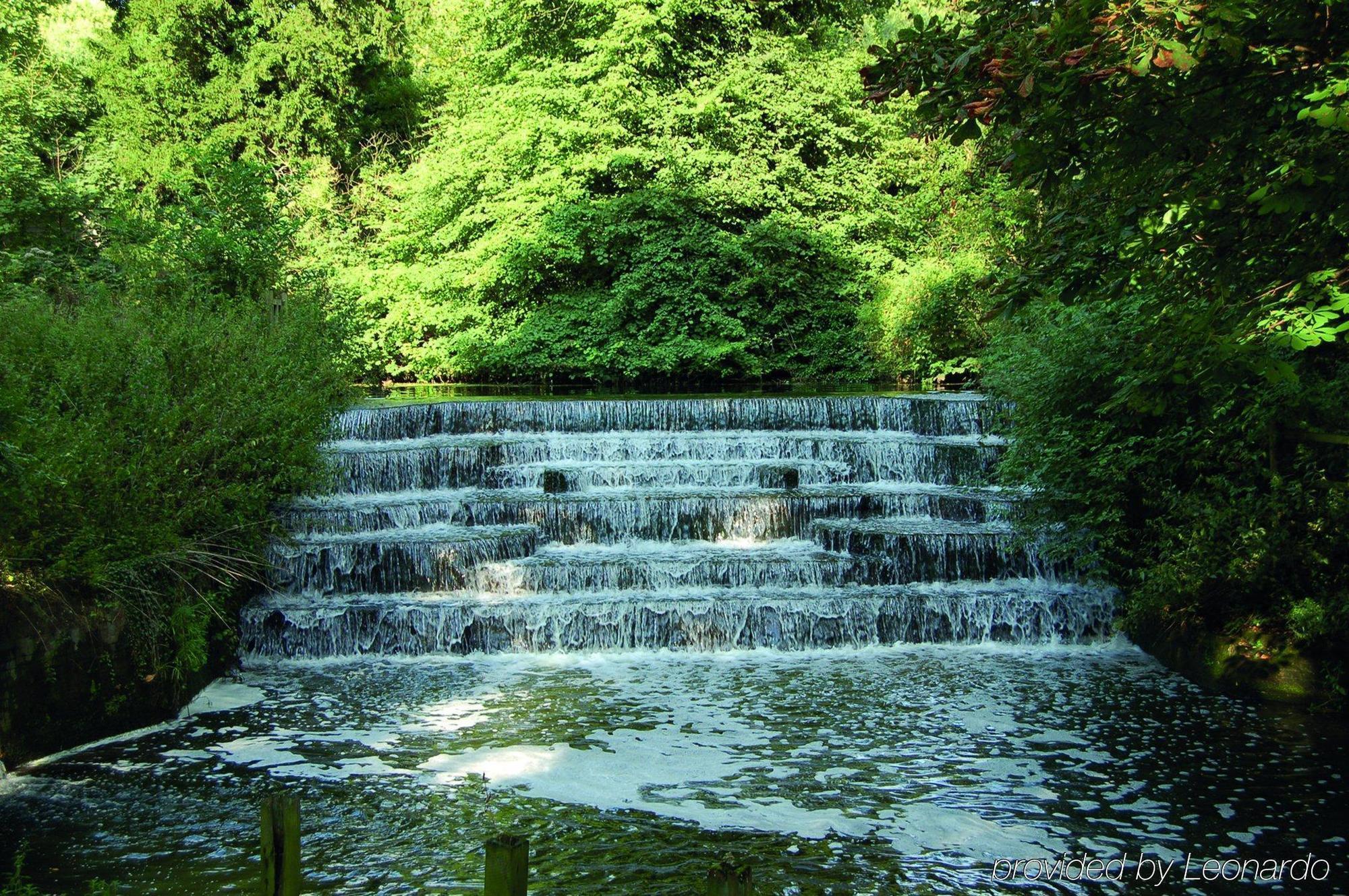 Luton Hoo Hotel, Golf And Spa Tiện nghi bức ảnh The River Wye at Millers Dale