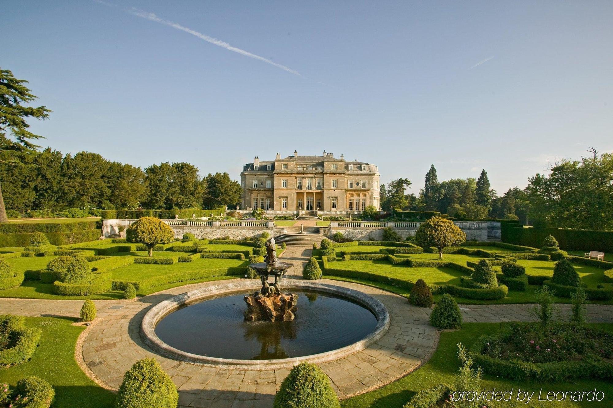 Luton Hoo Hotel, Golf And Spa Ngoại thất bức ảnh The gardens of the Château de Ferrières