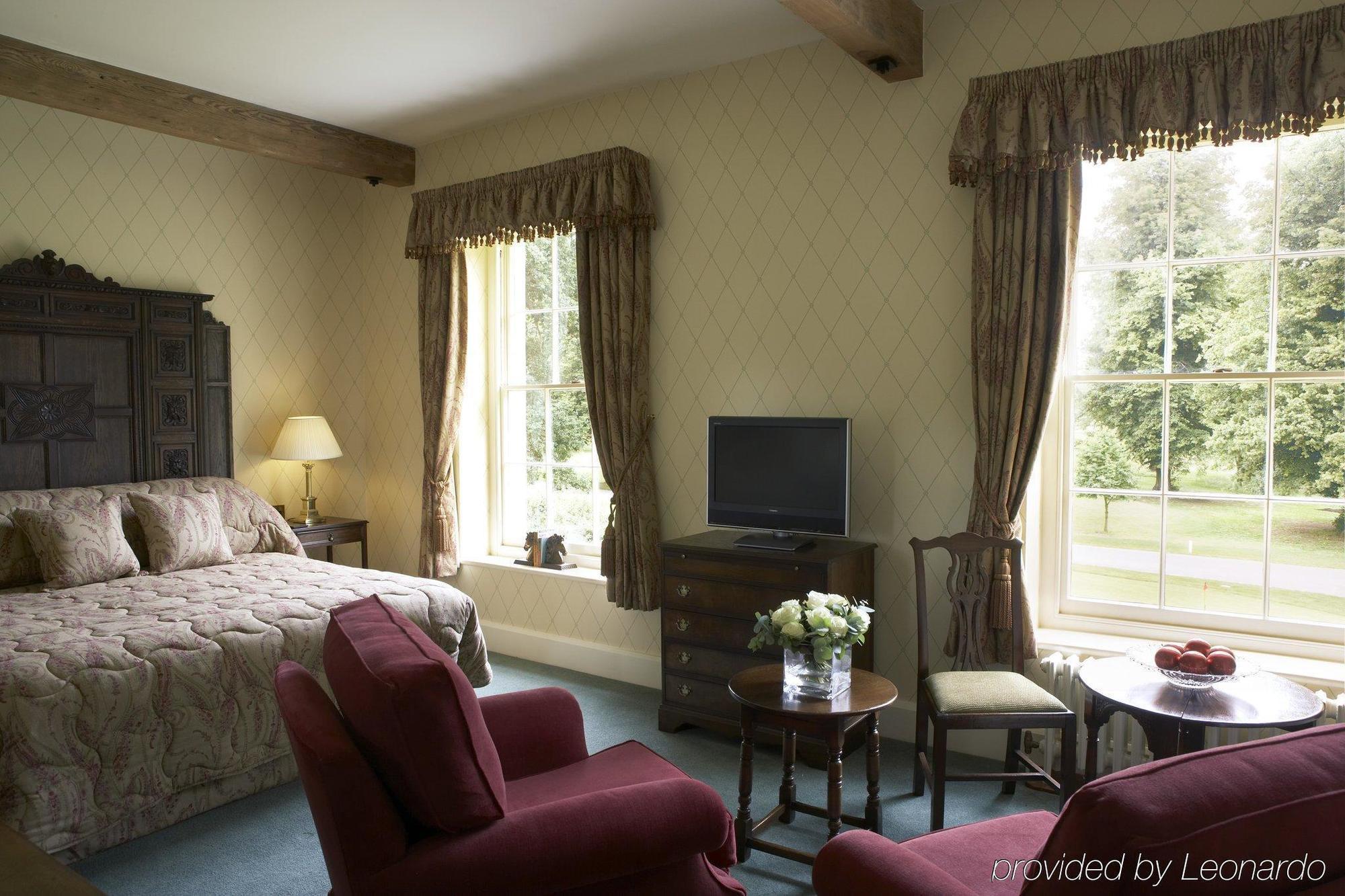 Luton Hoo Hotel, Golf And Spa Phòng bức ảnh A room at the hotel