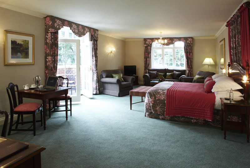 Luton Hoo Hotel, Golf And Spa Ngoại thất bức ảnh A suite at the hotel
