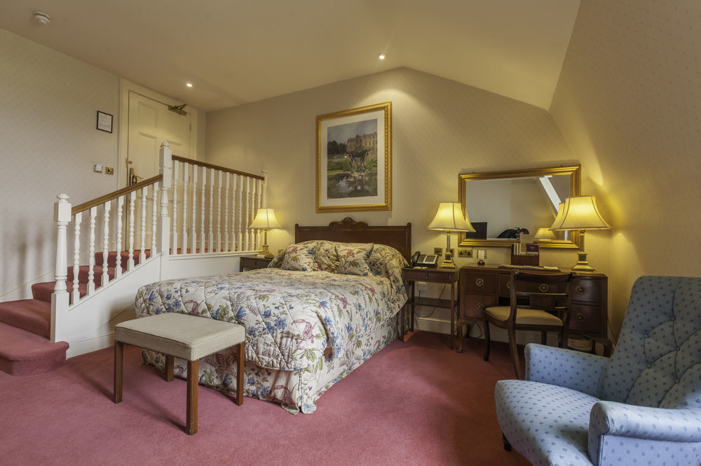 Luton Hoo Hotel, Golf And Spa Ngoại thất bức ảnh A bedroom at the hotel