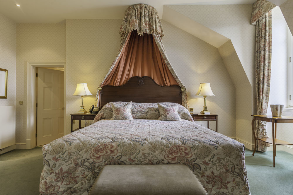Luton Hoo Hotel, Golf And Spa Ngoại thất bức ảnh A bedroom at the hotel
