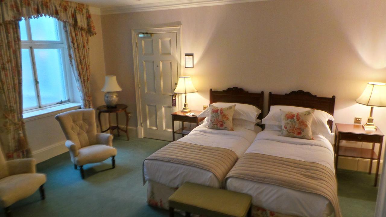 Luton Hoo Hotel, Golf And Spa Ngoại thất bức ảnh A room at the hotel