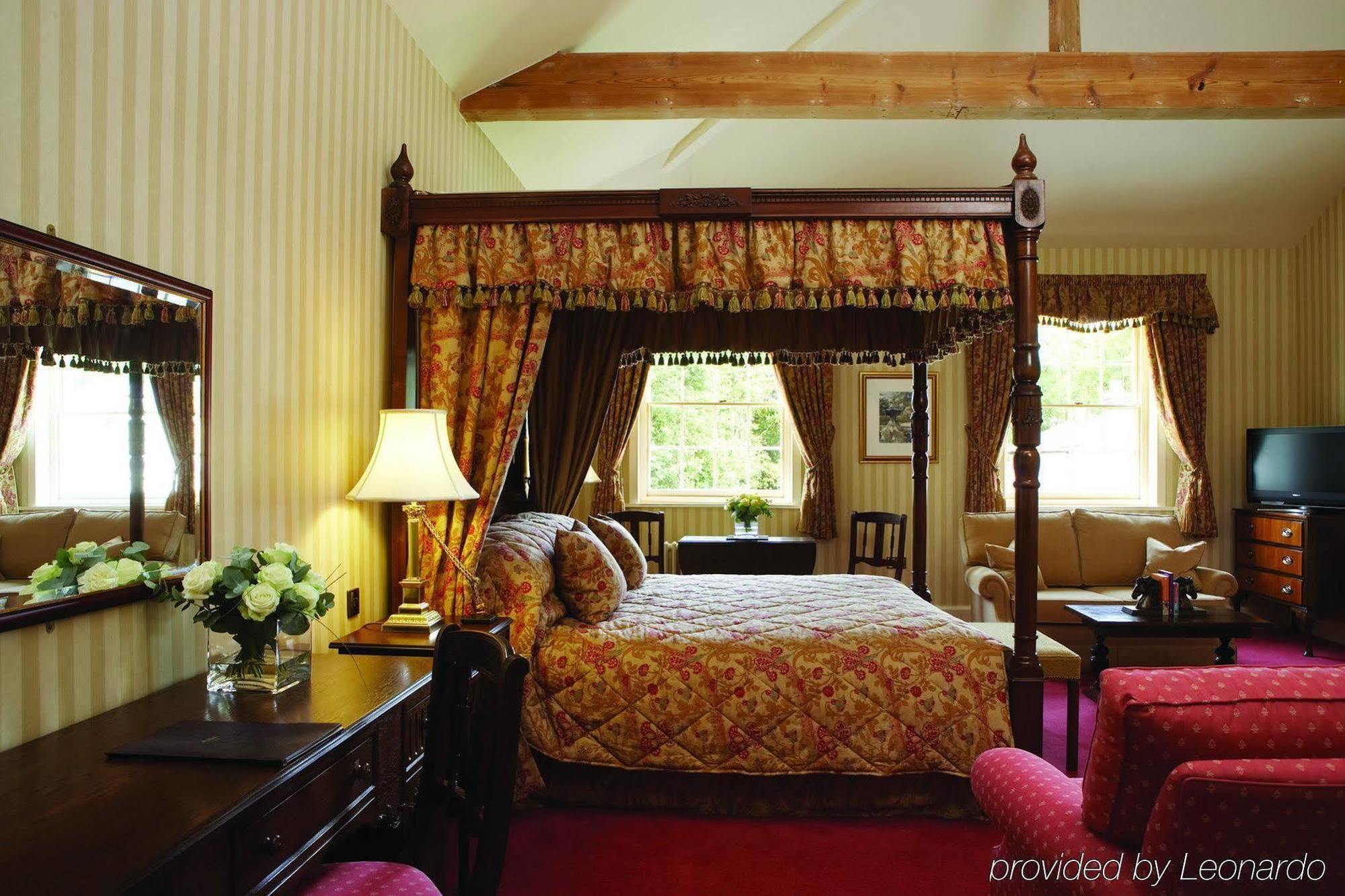 Luton Hoo Hotel, Golf And Spa Phòng bức ảnh A bedroom at the hotel