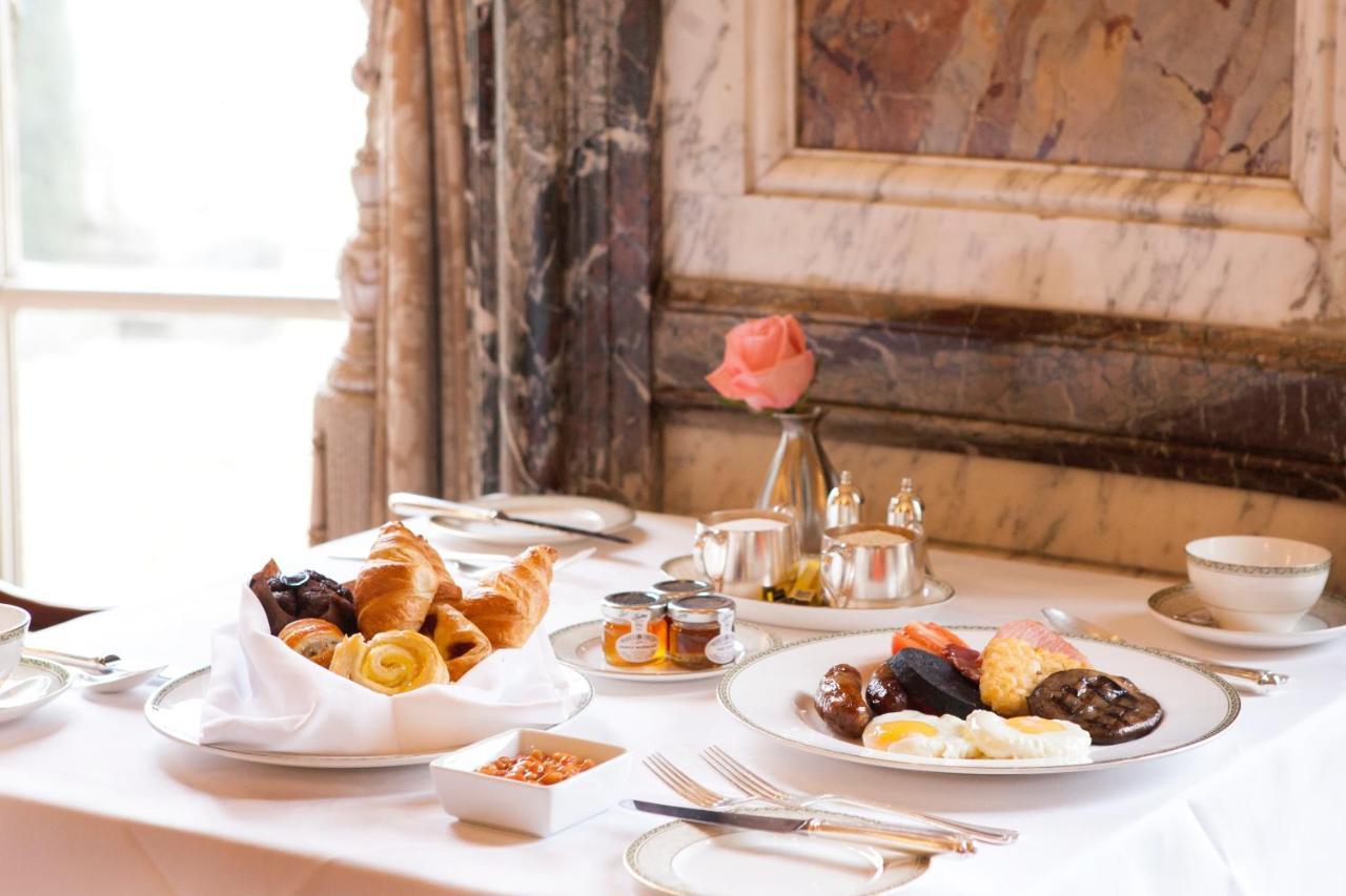 Luton Hoo Hotel, Golf And Spa Ngoại thất bức ảnh Breakfast at the Ritz